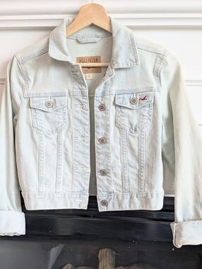 Heavy Cotton Cropped Denim Jacket Hollister ($95)